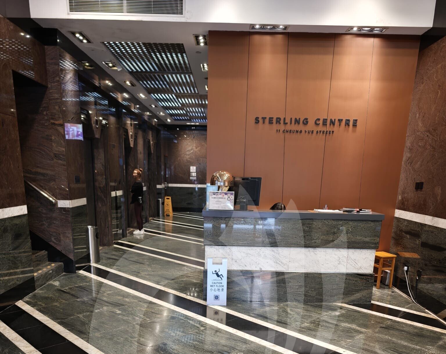 荔枝角站附近定豐中心寫字樓大堂與電梯大堂實景照片